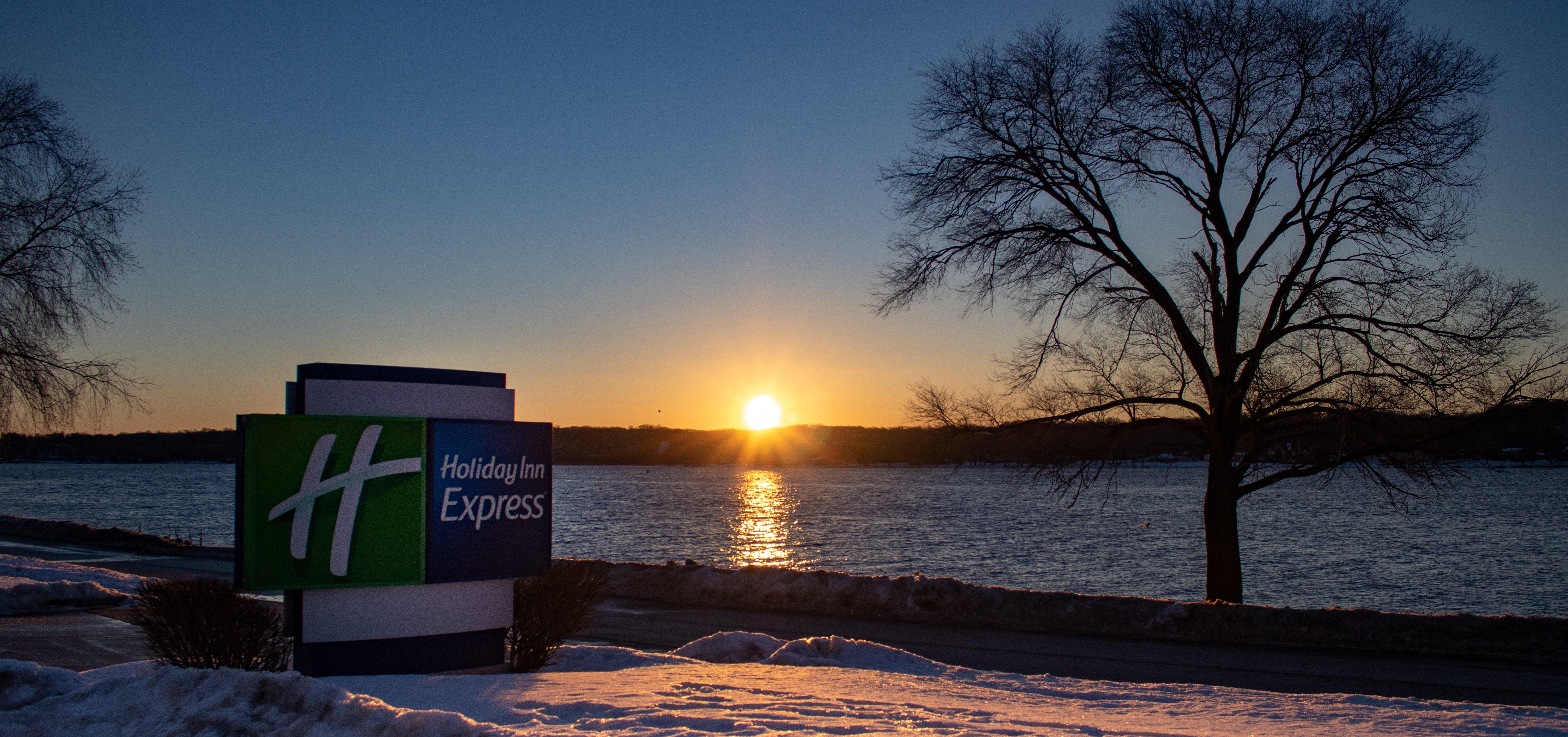Holiday Inn Express Le Claire Riverfront-Davenport By Ihg Екстер'єр фото