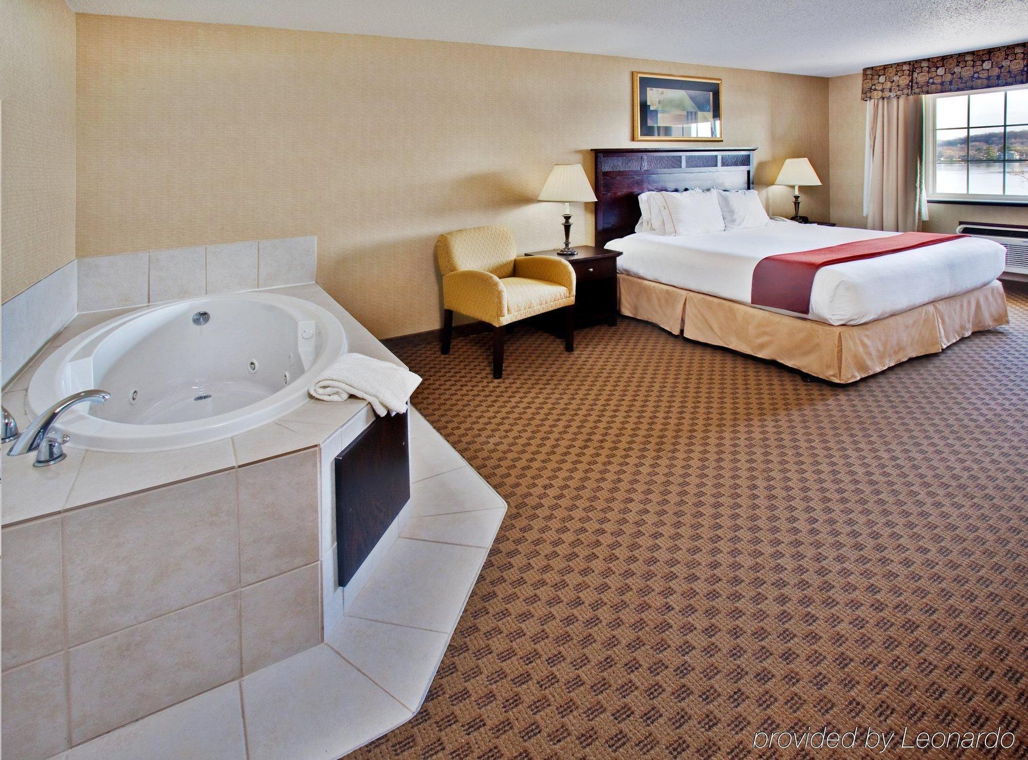 Holiday Inn Express Le Claire Riverfront-Davenport By Ihg Екстер'єр фото